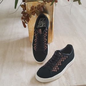 Puma sneaker Runs large